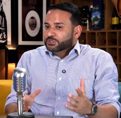 <strong>Após entrevista no Bar do Vaz, debate sobre valorização reacende discussão entre governo e categoria da Educação</strong>