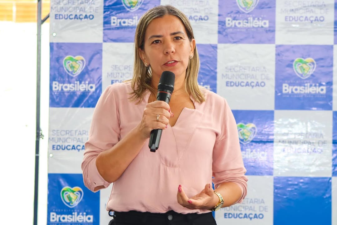 <strong>Representando a Câmara Municipal, vereadora Lucélia Borges participa da 1ª Jornada Pedagógica de Brasiléia</strong>