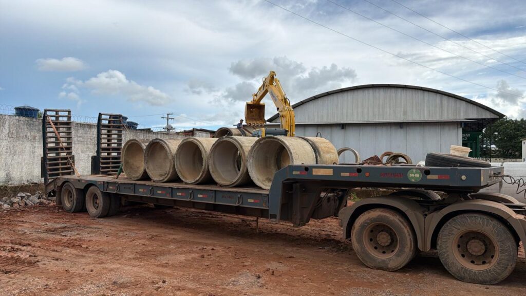 Deracre envia insumos e máquinas para ajudar Brasileia, após enxurrada que danificou pontes e ramais