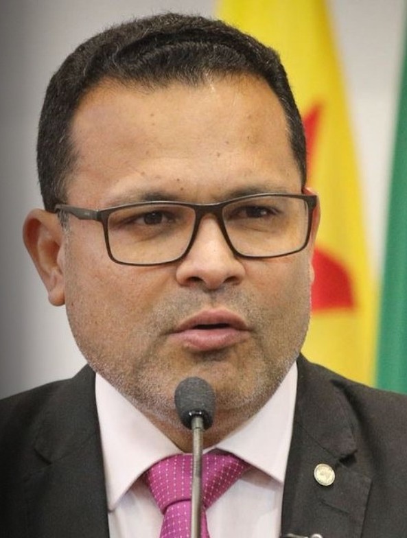 <strong>Tadeu Hassem rompe, entrega cargos e declara apoio a Alan Rick</strong>