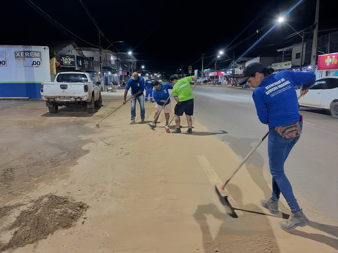 Prefeitura de Brasiléia intensifica limpeza na Avenida Manoel Marinho Monte.