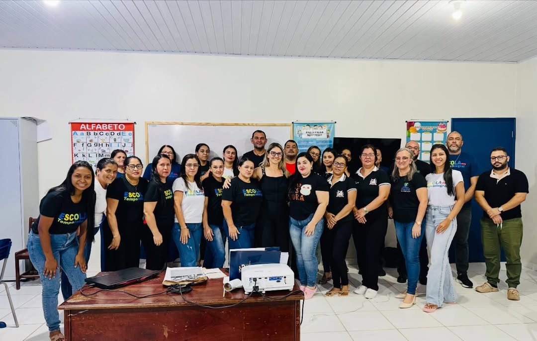 Capacitação fortalece ensino integral na escola Elson Dias Dantas em Brasiléia