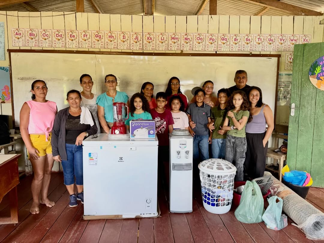 Prefeitura de Brasiléia entrega equipamentos a escolas de difícil acesso na zona rural