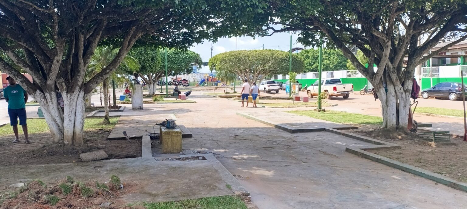 Prefeitura de Epitaciolândia Inicia Reforma da Praça Edmundo Pinto para Comemorações dos 34 Anos do Município