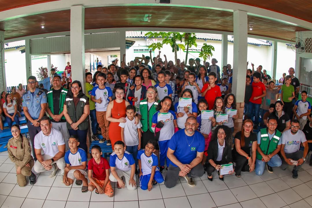 <strong>Projeto “Pequenos Brilhantes” forma 190 alunos e reforça cidadania em Brasiléia</strong>