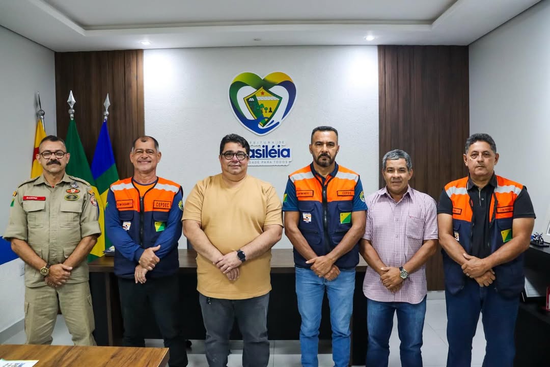<strong>Prefeito Carlinhos do Pelado Reúne Defesa Civil para Planejamento de Ações Preventivas</strong>
