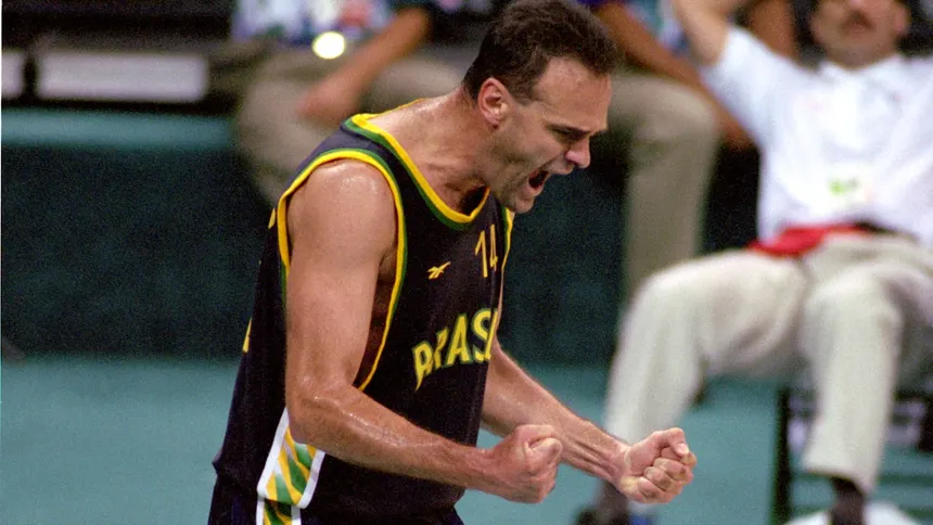 <strong>Morre Oscar Schmidt, maior nome do basquete brasileiro, aos 68 anos</strong>