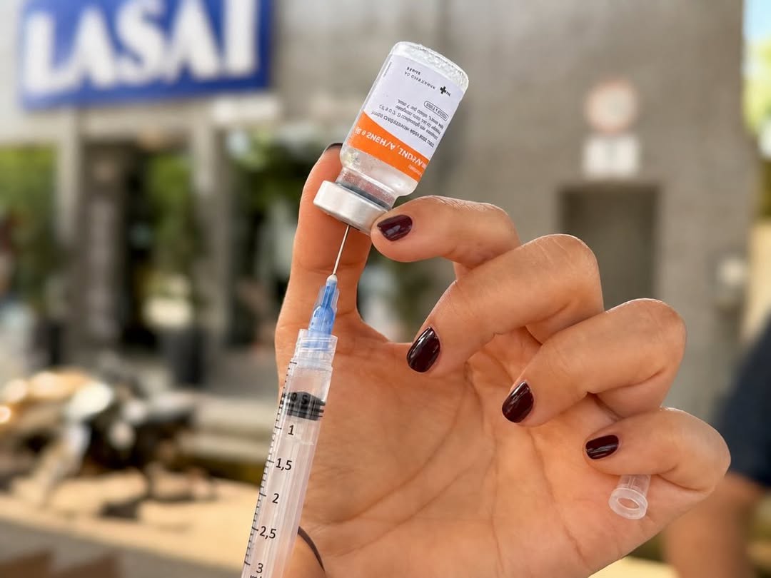 Prefeitura de Brasiléia intensifica campanha de vacinação ao lado da Ponte Wilson Pinheiro