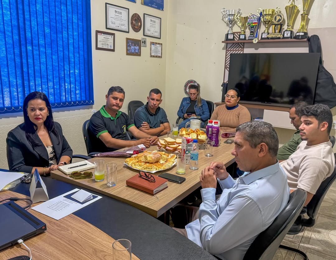<strong>PREFEITO SÉRGIO MESQUITA REÚNE BASE ALIADA PARA ALINHAMENTO DE METAS</strong>