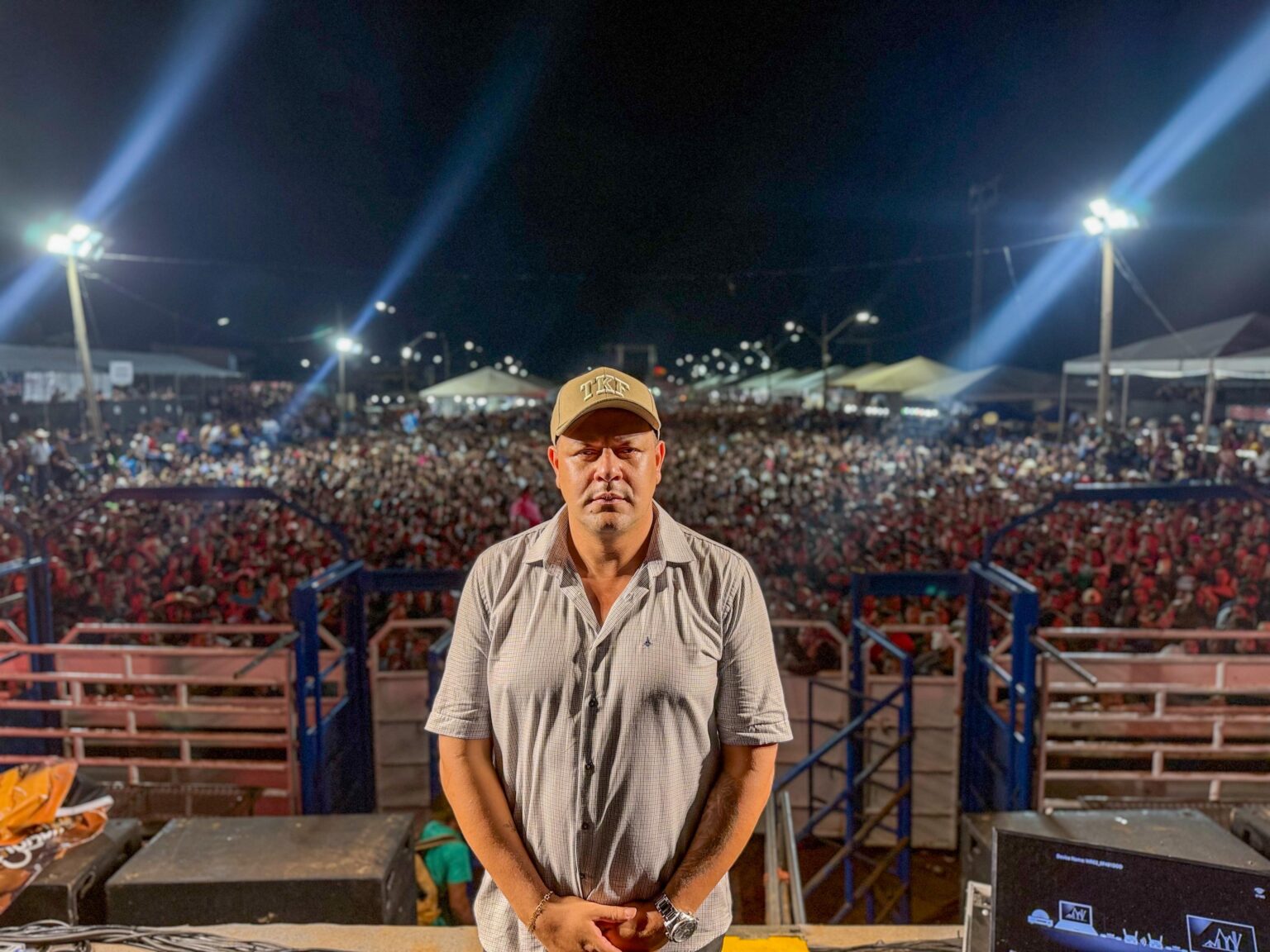 <strong>Prefeito Sérgio Mesquita grava trend com Joelma e abre segunda noite do XIII Circuito Country em Epitaciolândia</strong>