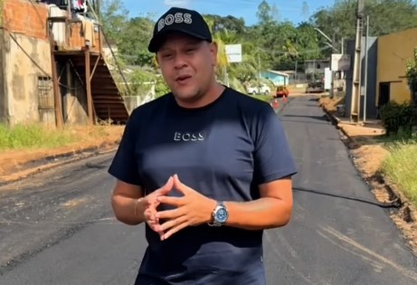 Prefeito Sérgio Mesquita intensifica investimentos em mobilidade urbana com pavimentação da Travessa Beira Rio