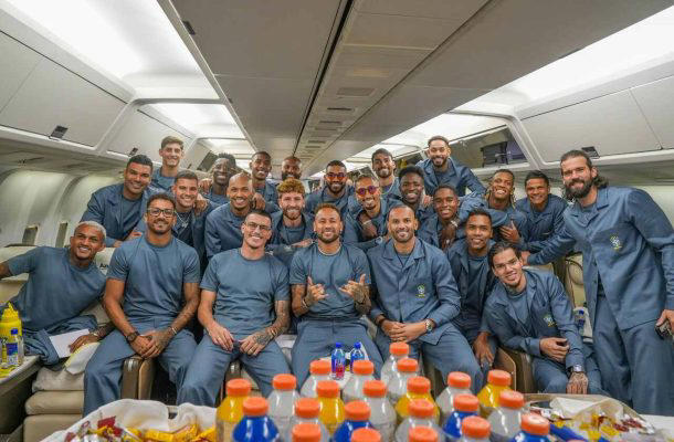 <strong>Uniforme da Seleção Brasileira vira meme nas redes sociais durante chegada aos Estados Unidos para a Copa do Mundo</strong>