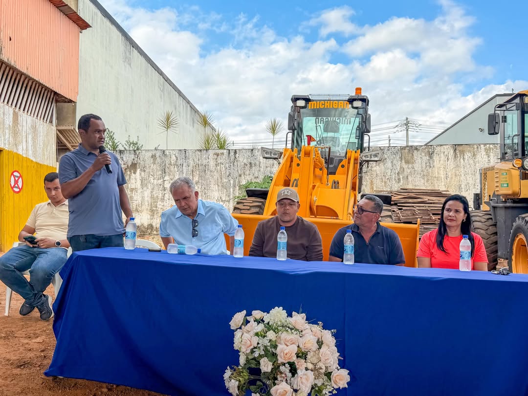 Investimento em infraestrutura: Epitaciolândia recebe máquina para recuperação de estradas e ramais