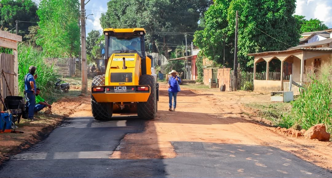 <strong>CARLINHOS DO PELADO ACOMPANHA OBRAS E REFORÇA FISCALIZAÇÃO DE INVESTIMENTOS EM BRASILÉIA</strong>