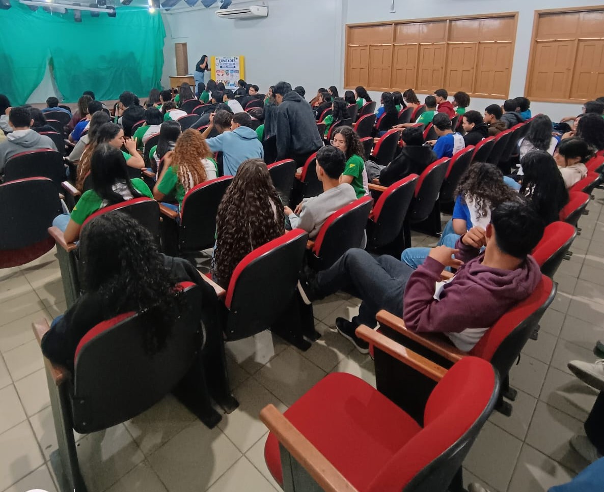 Escola Kairala José Kairala encerra programação do Projeto Escola Segura com emocionante apresentação teatral