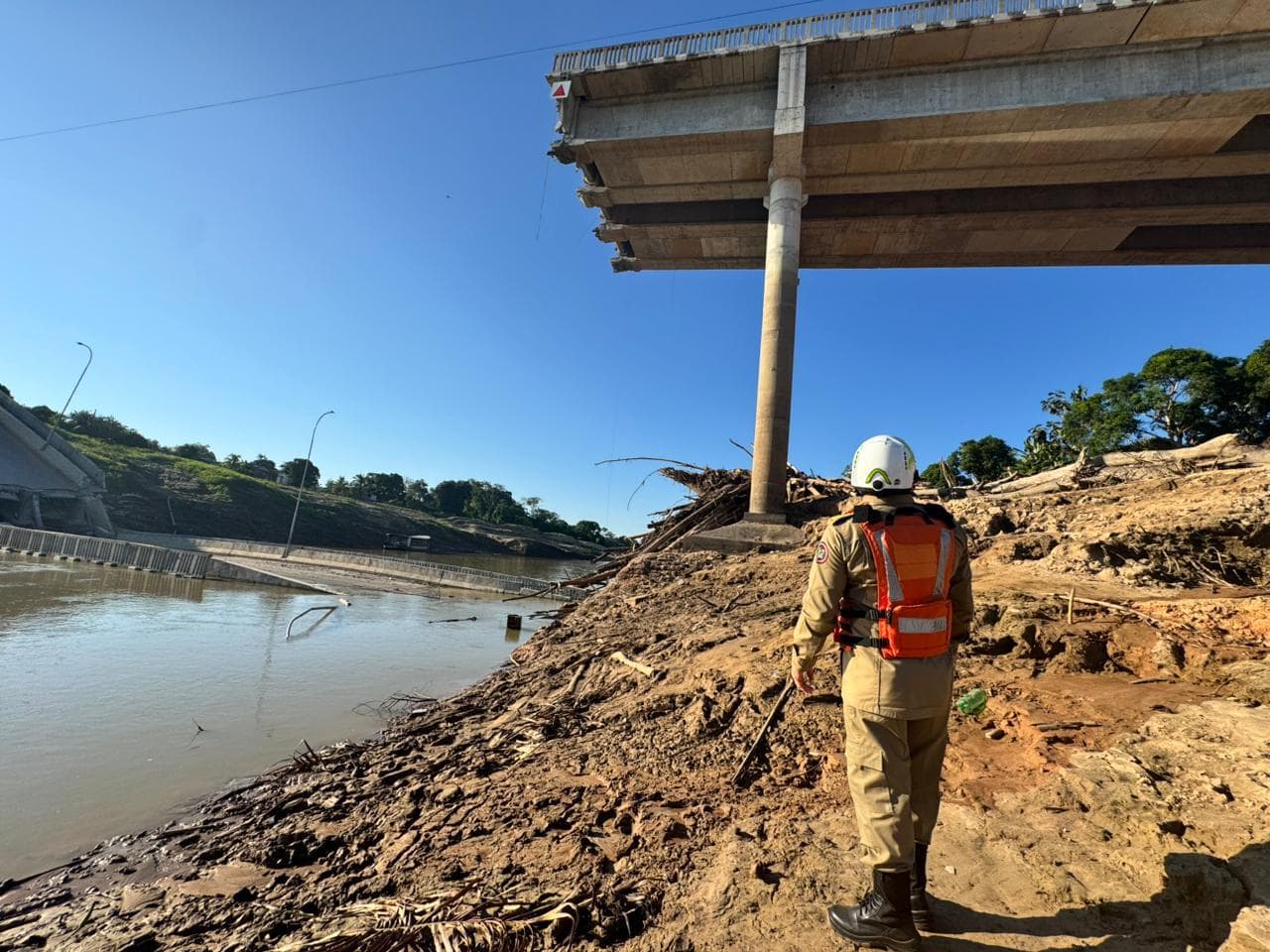 <strong>GOVERNO DO ACRE BLOQUEIA CONTRATOS E ABRE PROCESSO CONTRA CONSTRUTORA APÓS QUEDA DE PONTE EM SENA MADUREIRA</strong>