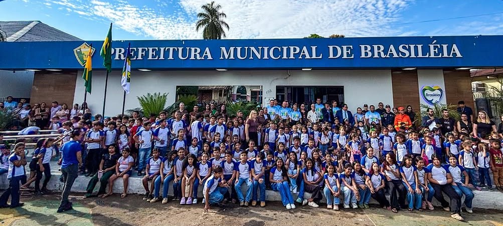 Hasteamento das bandeiras abre programação oficial pelos 116 anos de Brasiléia