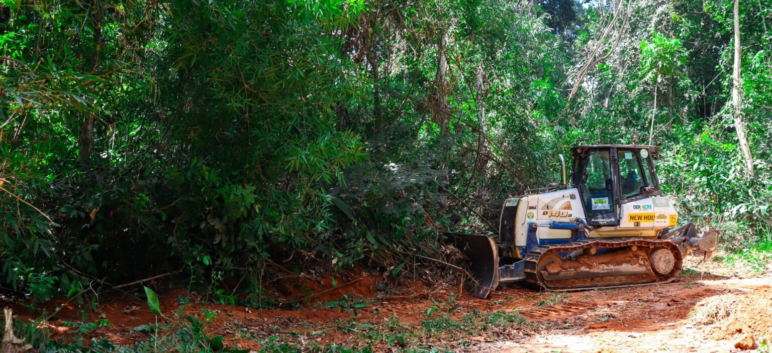 Prefeitura de Brasiléia inicia abertura do Ramal da Revolta e reforça infraestrutura na zona rural