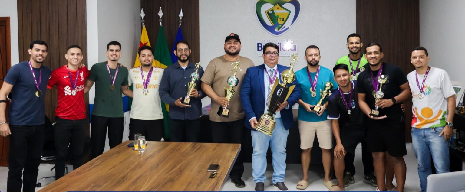 <strong>Brasiléia celebra conquista histórica da Copa Acre de Futsal com homenagem aos campeões no gabinete municipal</strong>