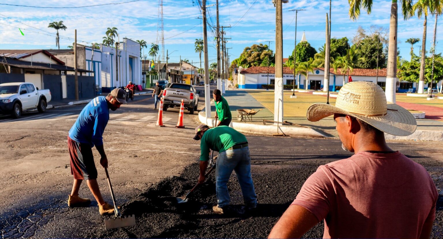 <strong>Prefeitura de Brasiléia intensifica operação tapa-buraco e recupera ruas do centro da cidade</strong>
