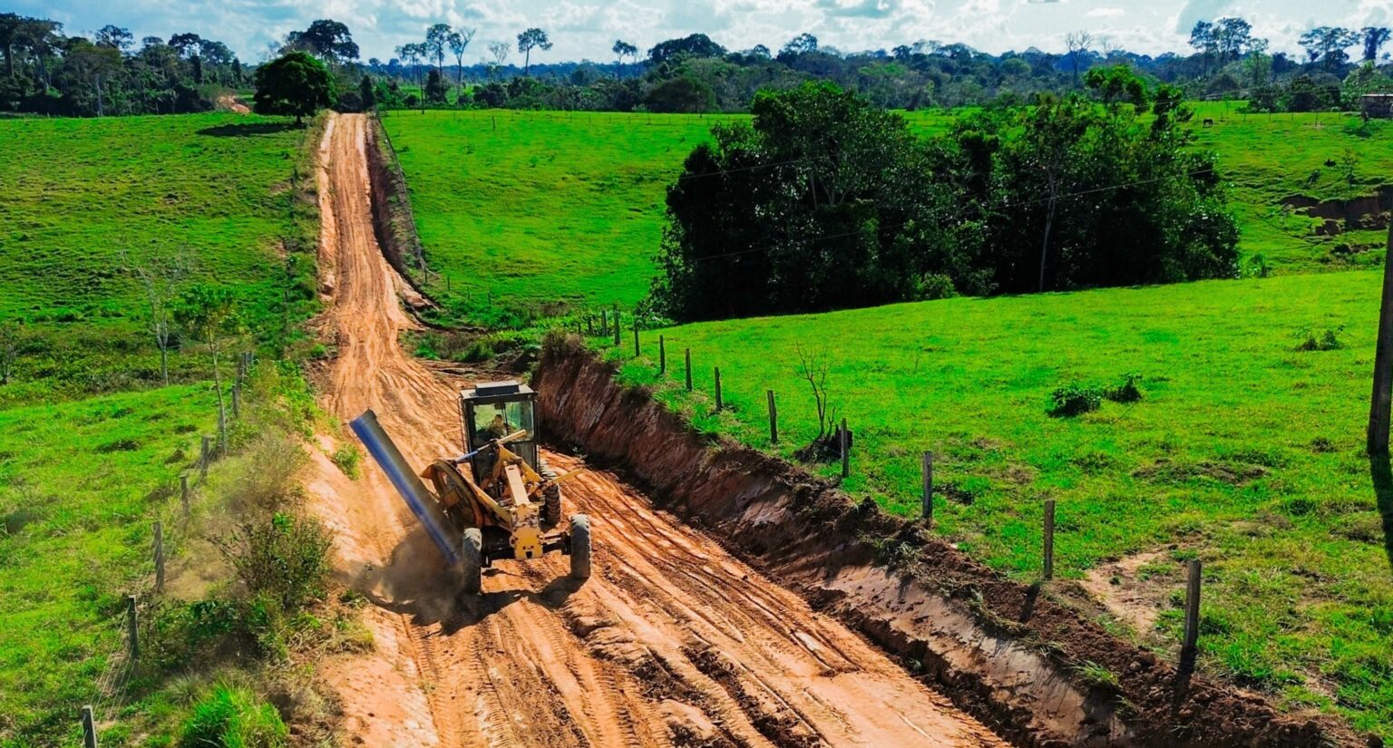 <strong>INFRAESTRUTURA NO CAMPO: PREFEITURA DE BRASILÉIA INTENSIFICA OBRAS DE RECUPERAÇÃO NO RAMAL DO BÚ</strong>