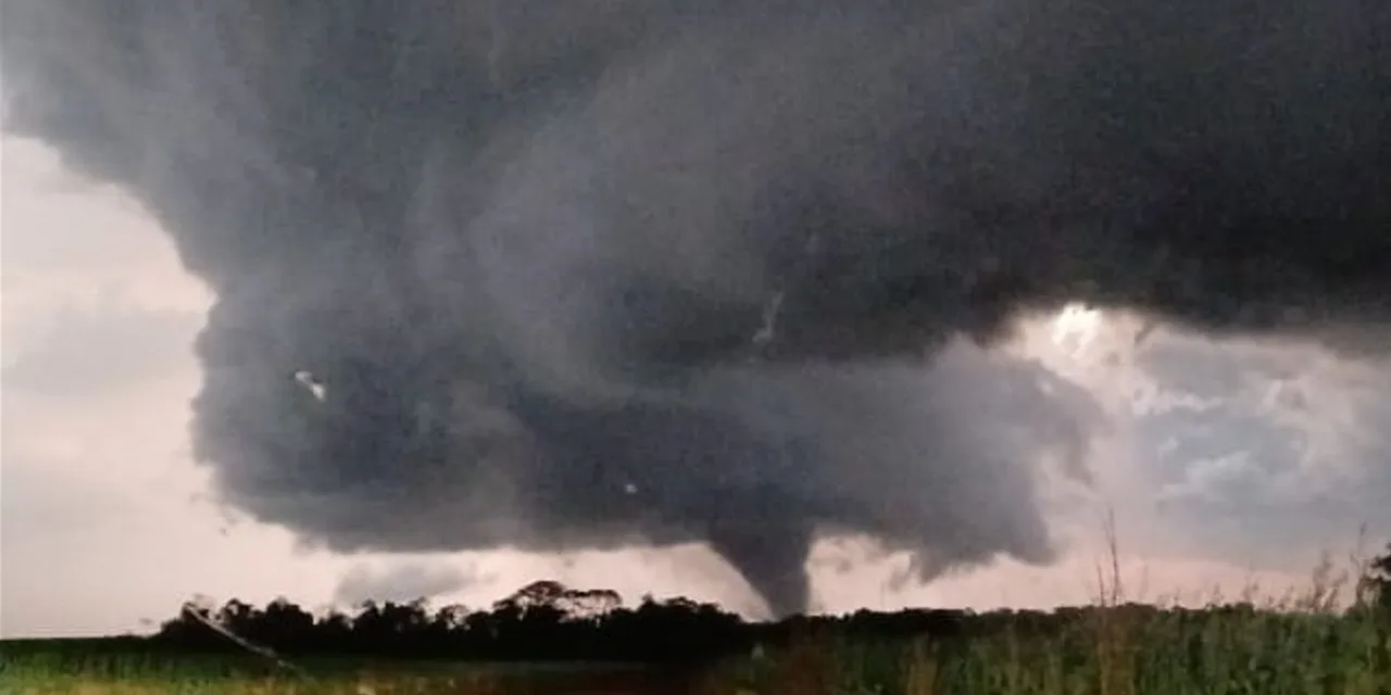 <strong>TORNADO ATINGE O NOROESTE DO RIO GRANDE DO SUL E DEIXA FERIDOS E ESTRAGOS</strong>