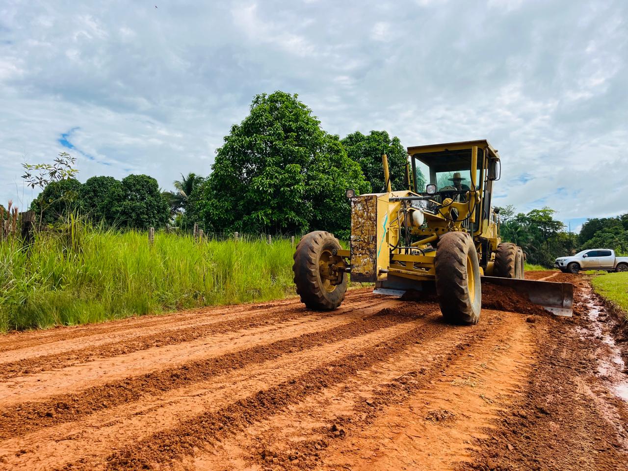 Prefeitura de Brasiléia amplia Operação Verão com seis frentes de trabalho na zona rural