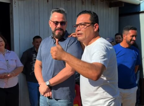 Tadeu Hassem acompanha Alan Rick em visita ao histórico bairro 6 de Agosto, em Rio Branco