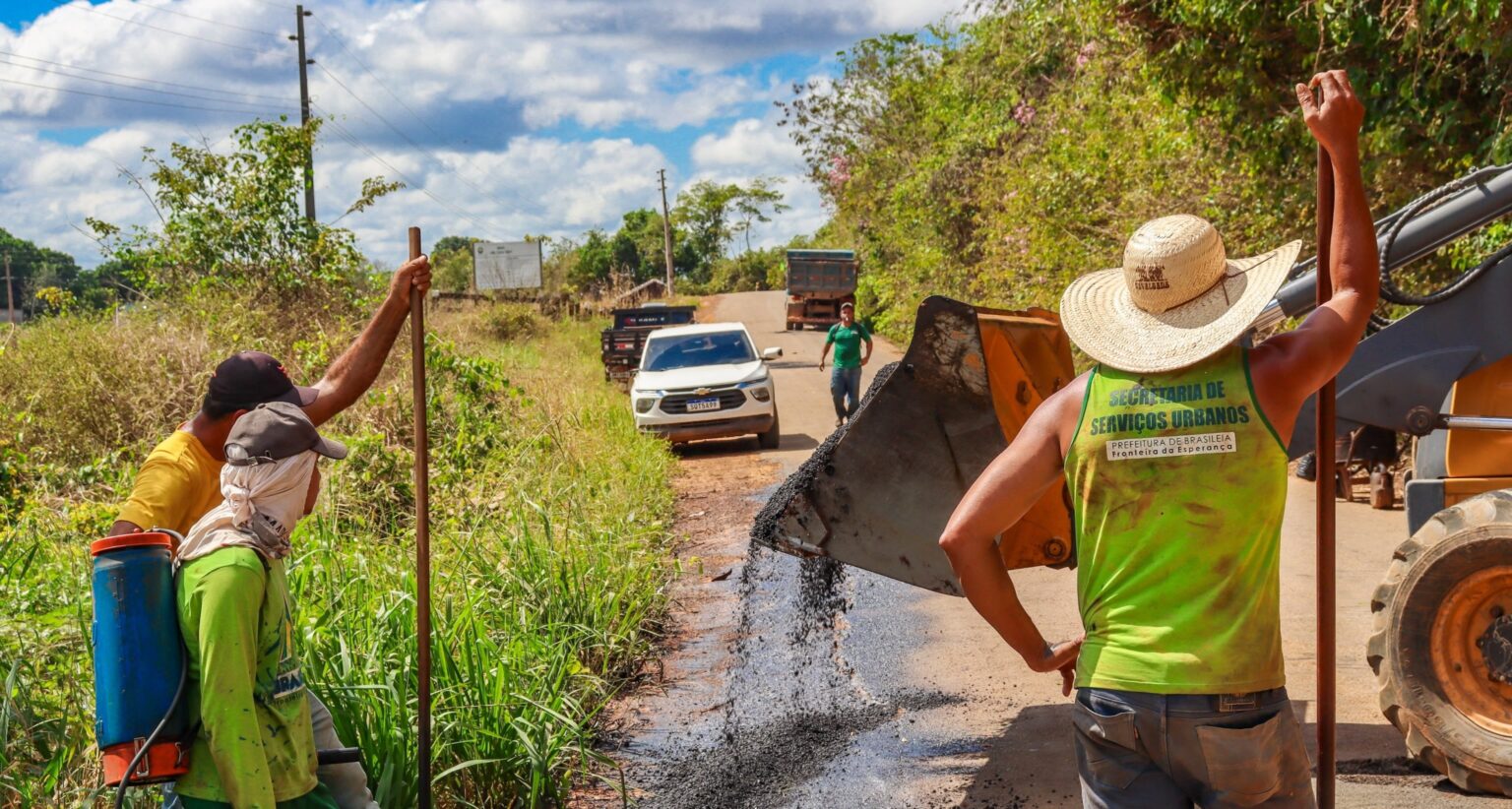 Prefeitura de Brasiléia realiza Operação Tapa-Buraco no Ramal do Polo