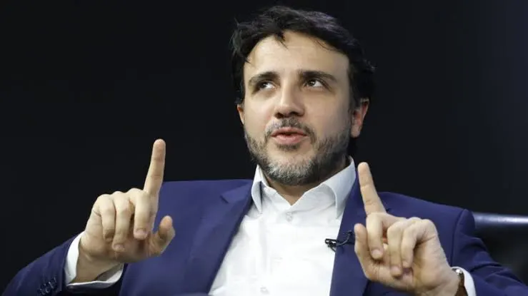 TSE suspende campanha presidencial de Renan Santos por suposta omissão de perfis nas redes sociais