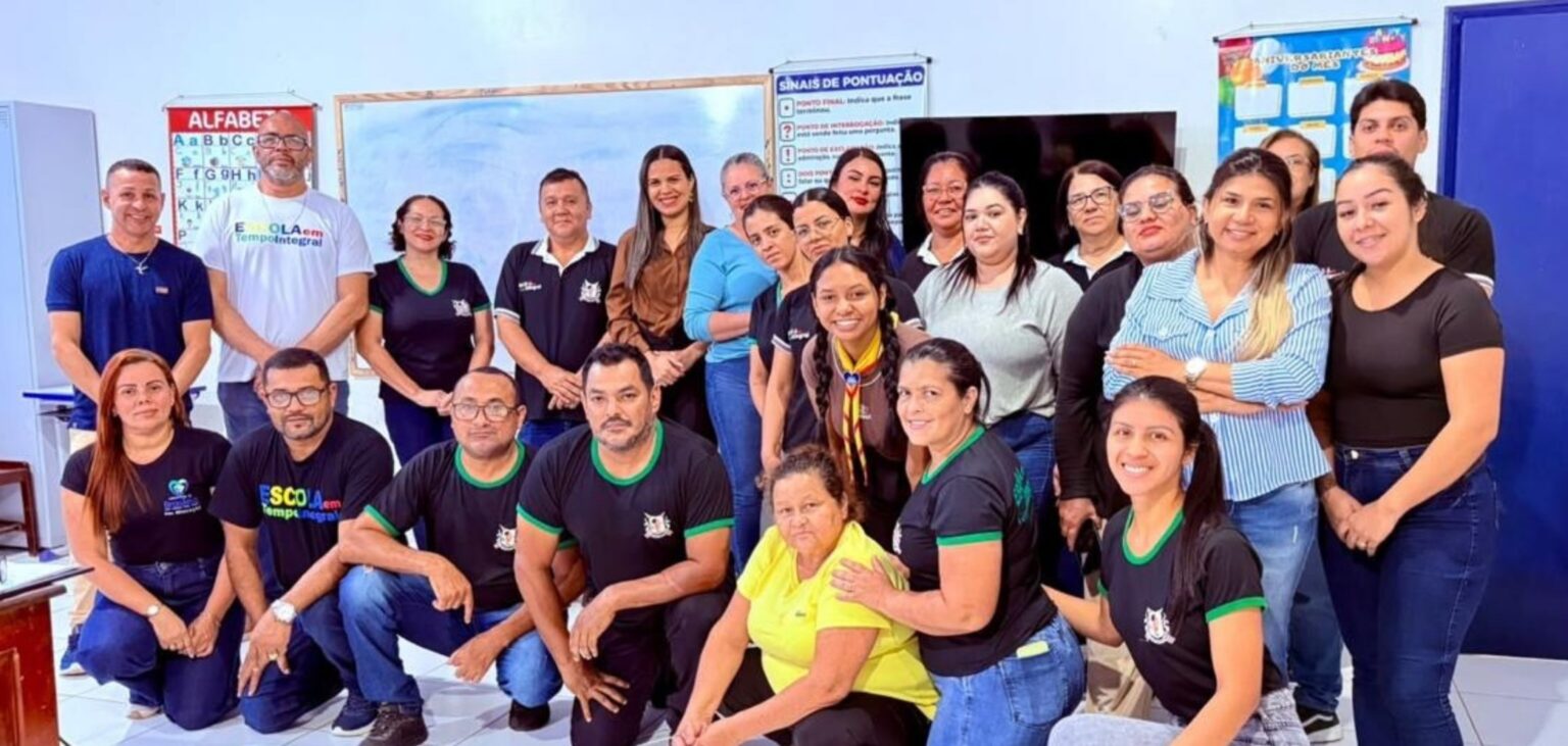 Palestra “Pequenas Atitudes” reúne profissionais da Escola Elson Dias Dantas em Brasiléia