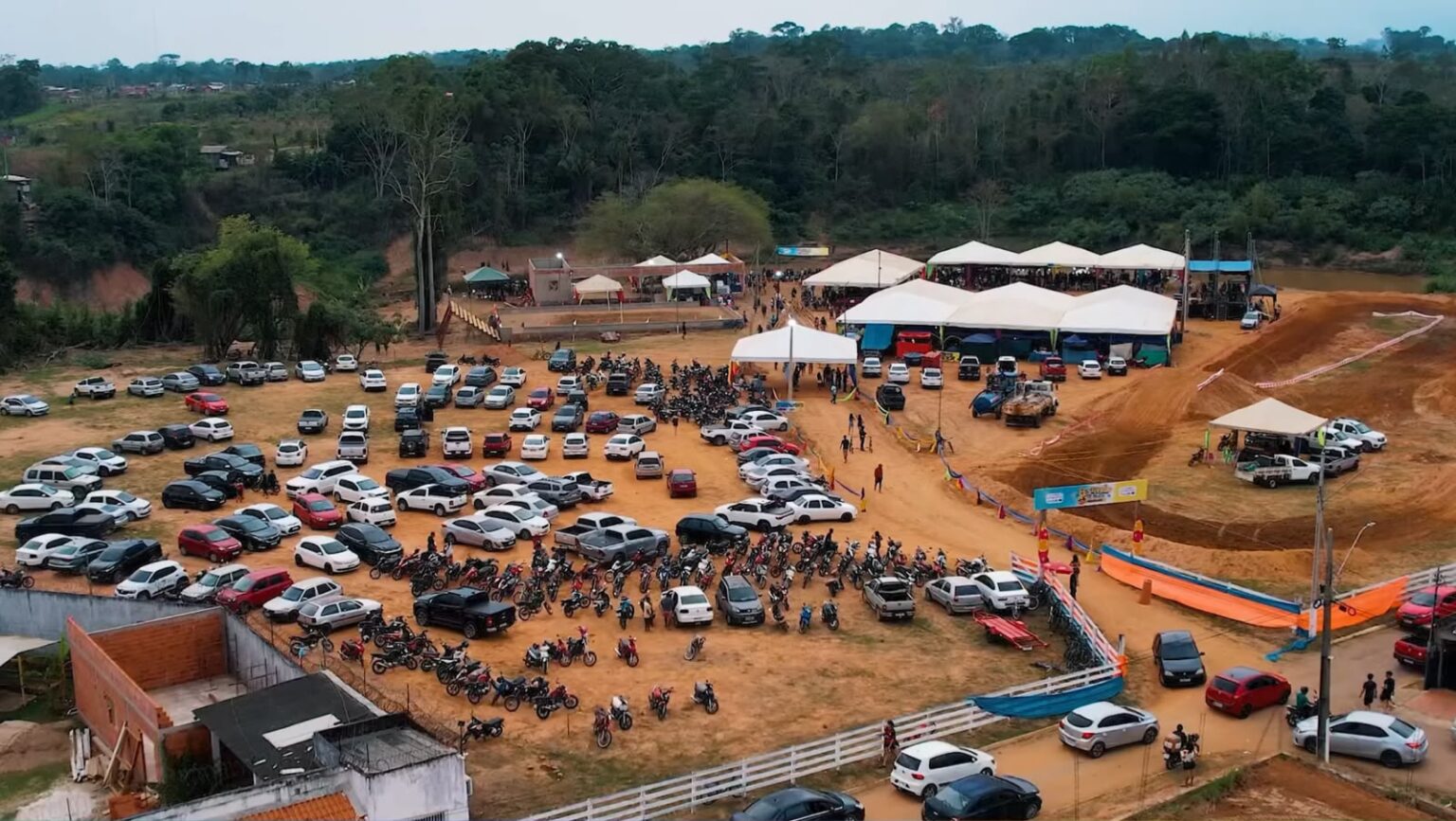 8ª edição do Festival de Praia de Brasiléia reúne 10 mil pessoas e movimenta turismo e economia na fronteira