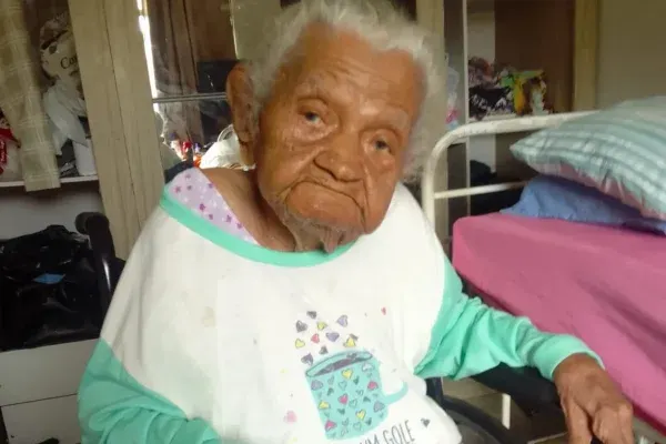 <strong>A sabedoria dos 121 anos: Deolira Glicéria Pedro da Silva é oficialmente reconhecida como a mulher mais idosa do Brasil</strong>