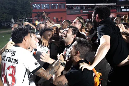 Vasco vence o Vitória no Barradão e garante vaga na semifinal da Copa do Brasil
