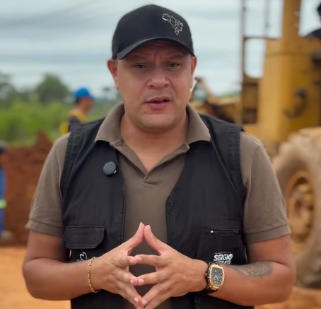 Prefeitura de Epitaciolândia inicia melhorias no acesso ao bairro Baixa Verde e busca recursos para futura pavimentação