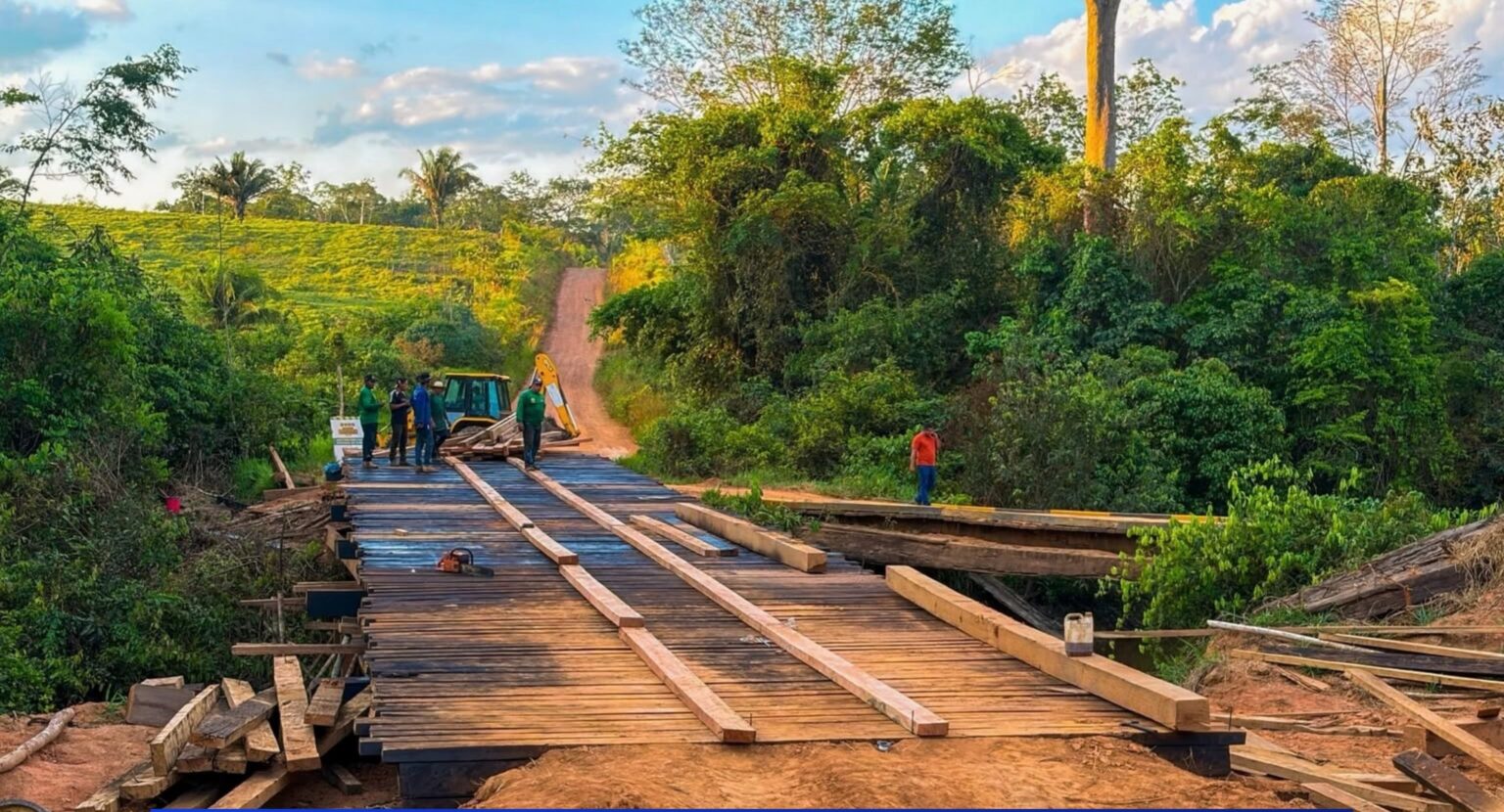 <strong>PREFEITURA DE BRASILÉIA EXECUTA ATERRO DAS CABECEIRAS DA NOVA PONTE DO KM 19</strong>